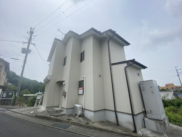 三木市上の丸町貸家の物件外観写真